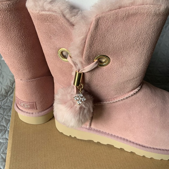 NWT UGG Sz 9 Irina Tessie Pom Pom - Picture 3 of 5